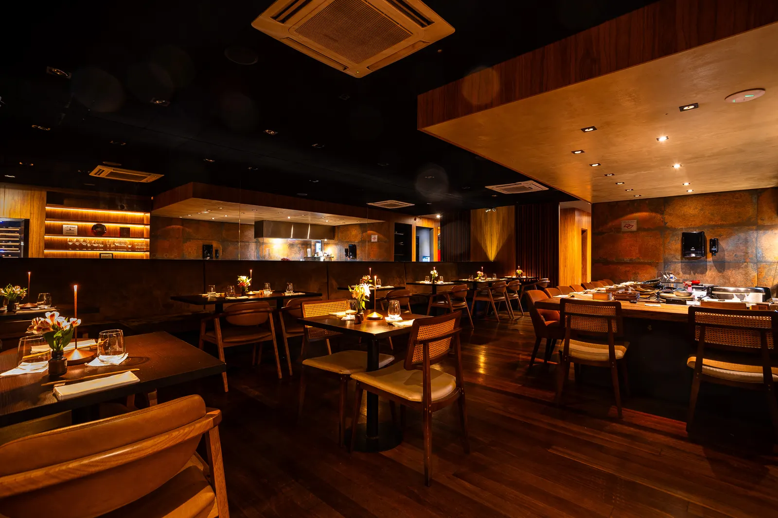 HUTO Izakaya · ambiente