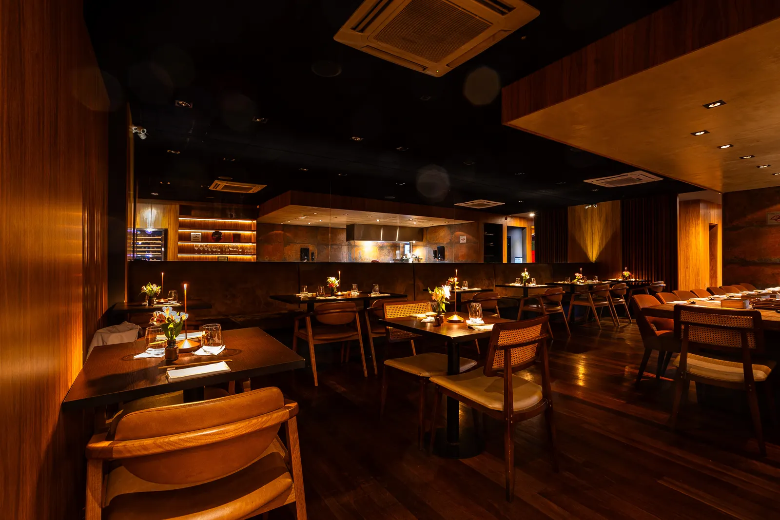 HUTO Izakaya · ambiente